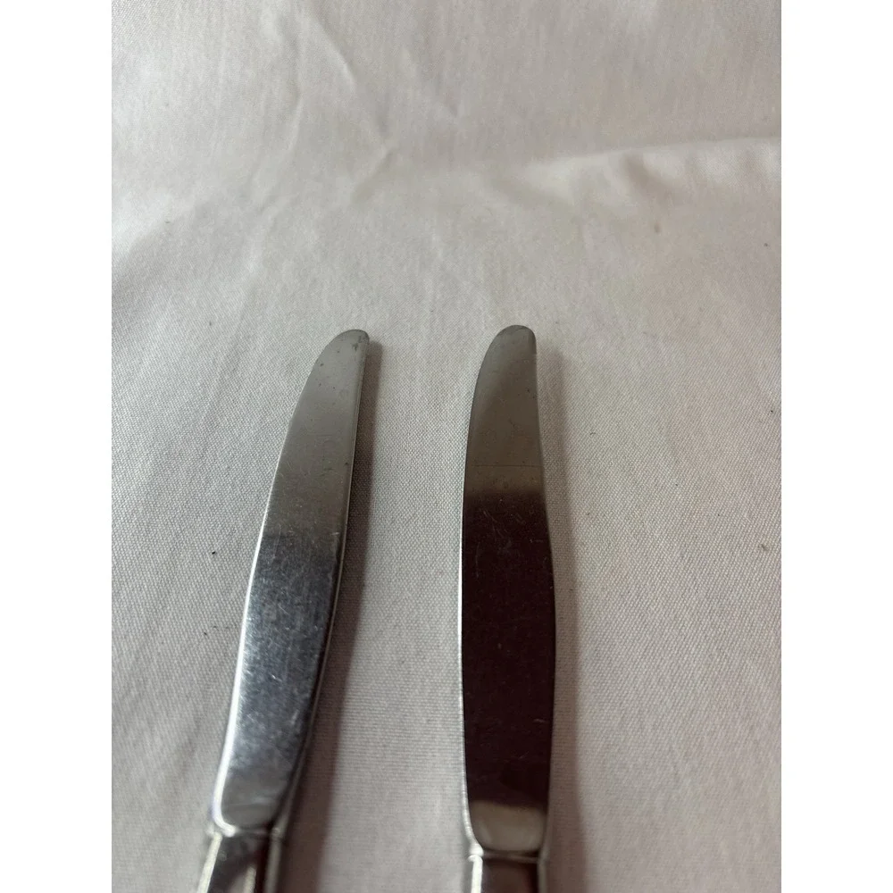 WM Rogers Set of 2 Stainless Steel Silver Dinner Knives Geometric Handle 8.5-in